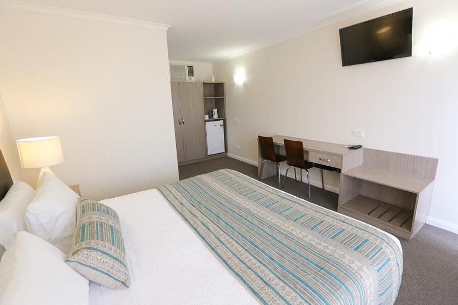 Seven Pines Motor Inn Mildura Room photo